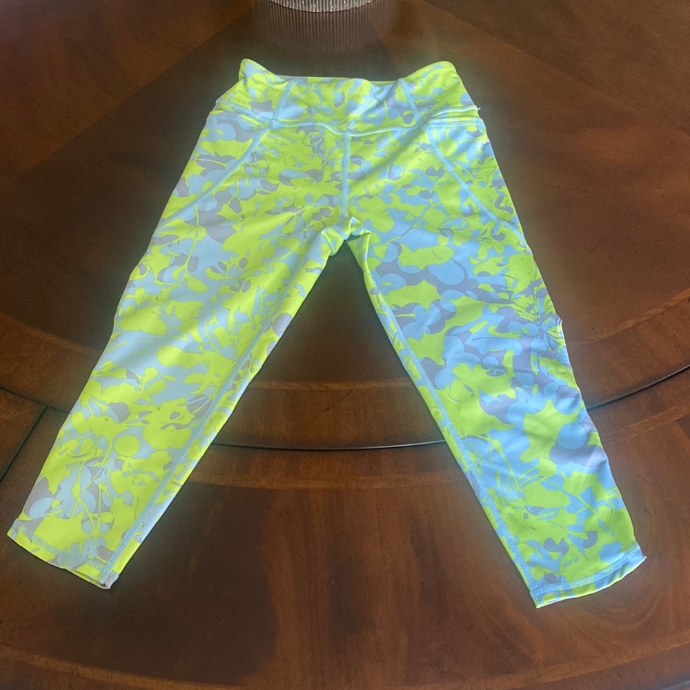 Zella (Nordstrom’s brand) Cropped leggings. M 8/10.